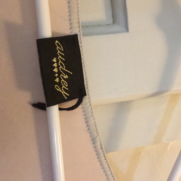 FLORAL SHORT ROMPER! - Picture 4 of 4